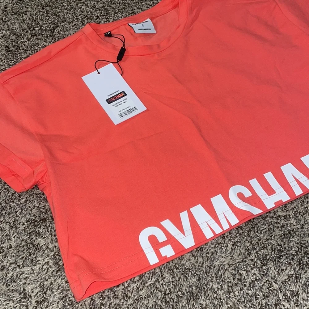 Small Gymshark Crop top - Picture 2 of 3